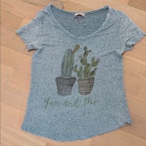 100% Lino Women's Short Sleeve Cactus Graphic Tee in Light Blue